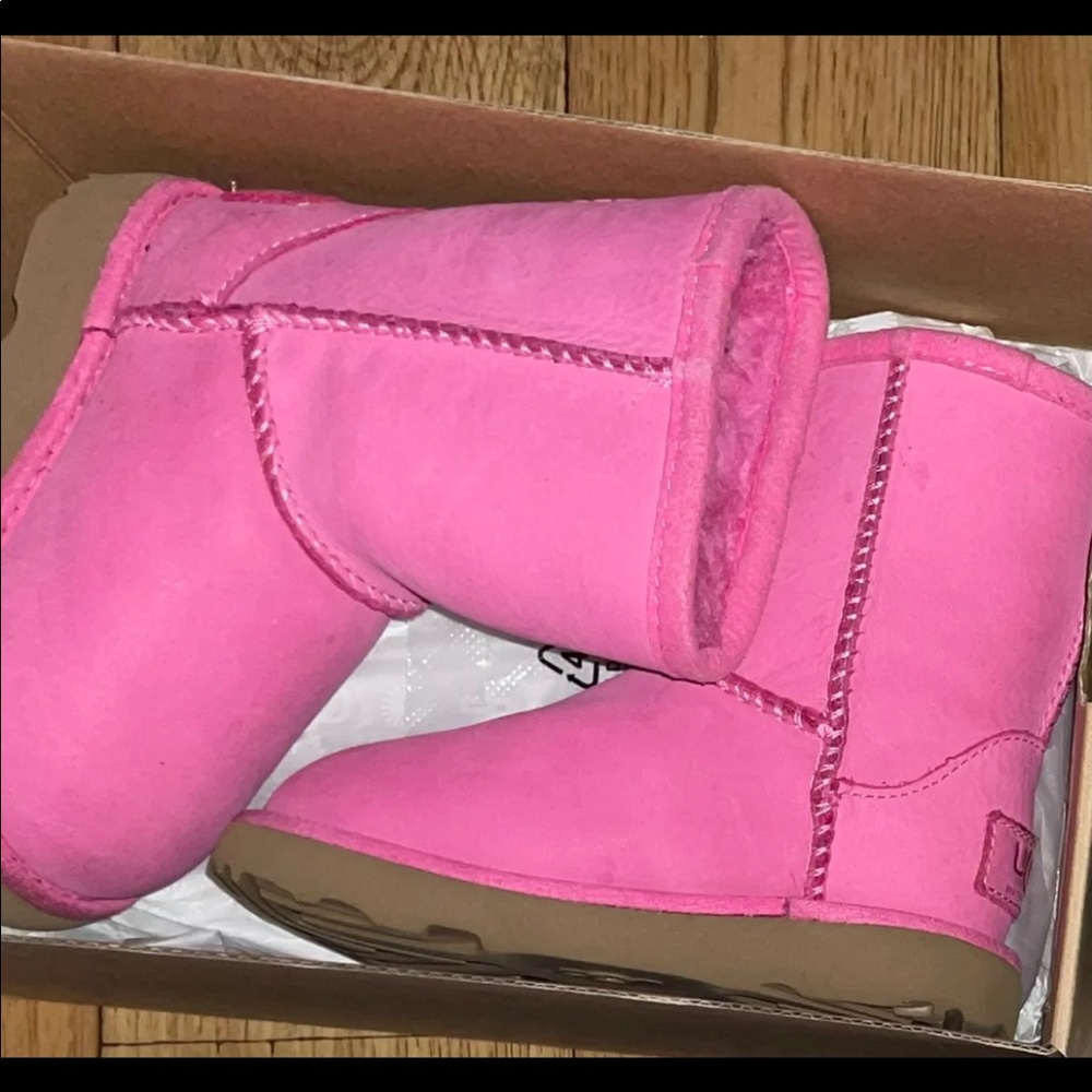 UGG